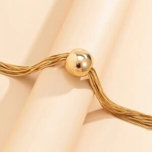 Elegant Gold Chain Bracelet